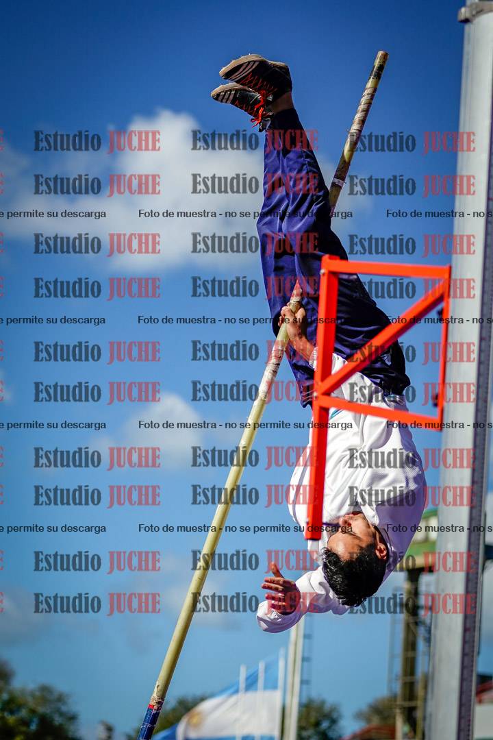 Fotos del salto con garrocha de varones - deca 8