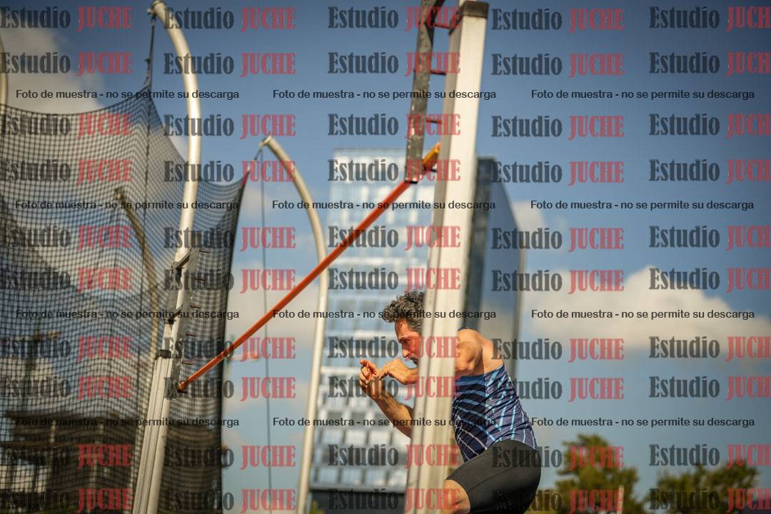 Fotos del salto con garrocha de mujeres y varones