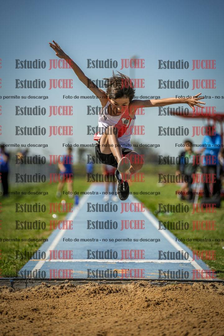 Fotos del salto en largo de varones - U12