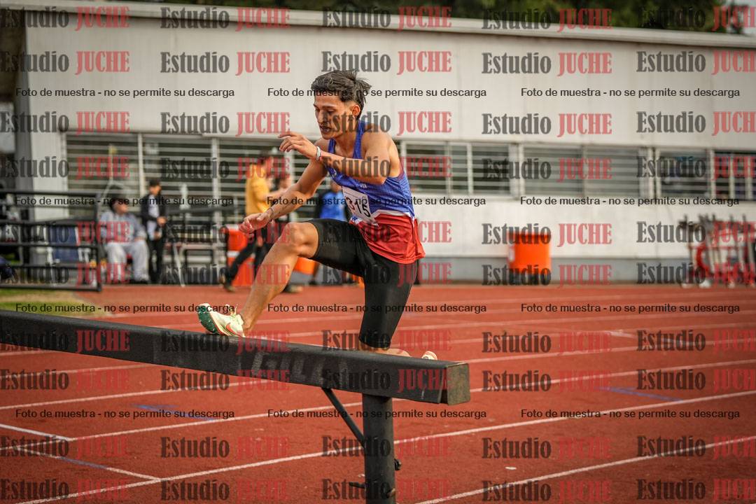 Fotos de los 3000 m con obstáculos de varones