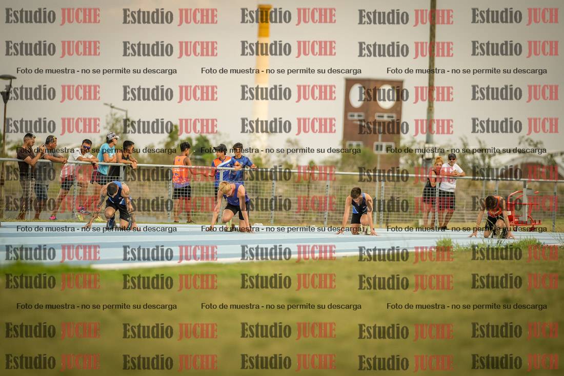 Fotos de los 300 m llanos de varones