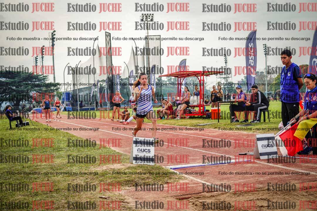 Fotos del salto en largo de mujeres