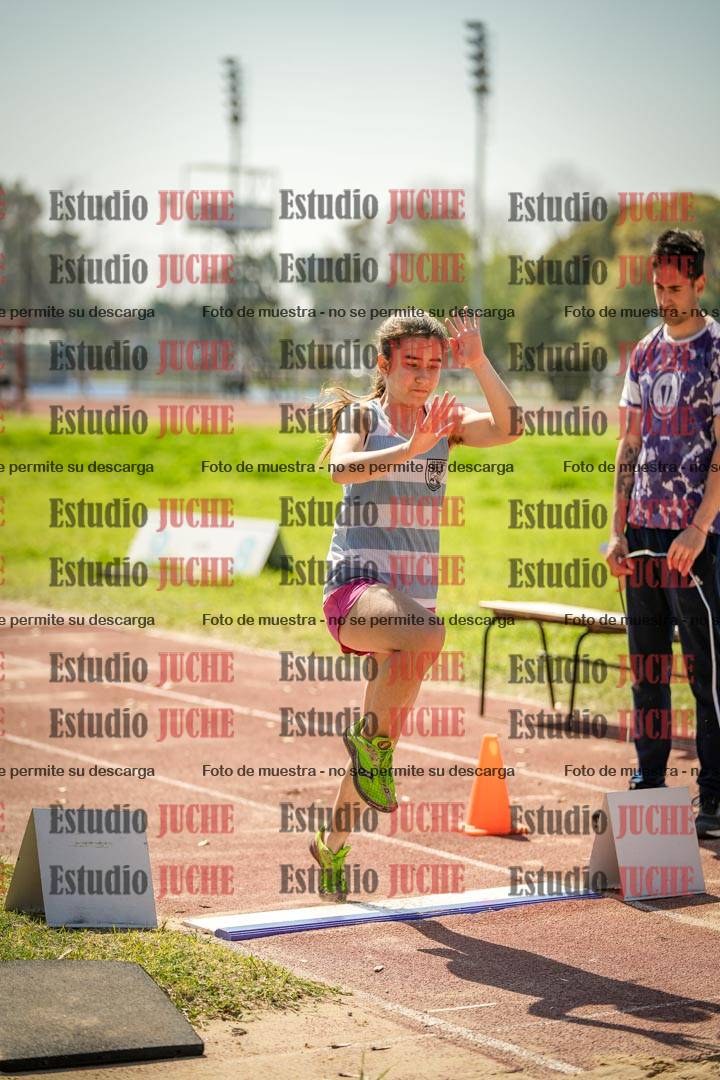 Fotos del salto en largo de mujeres - ambas categorías