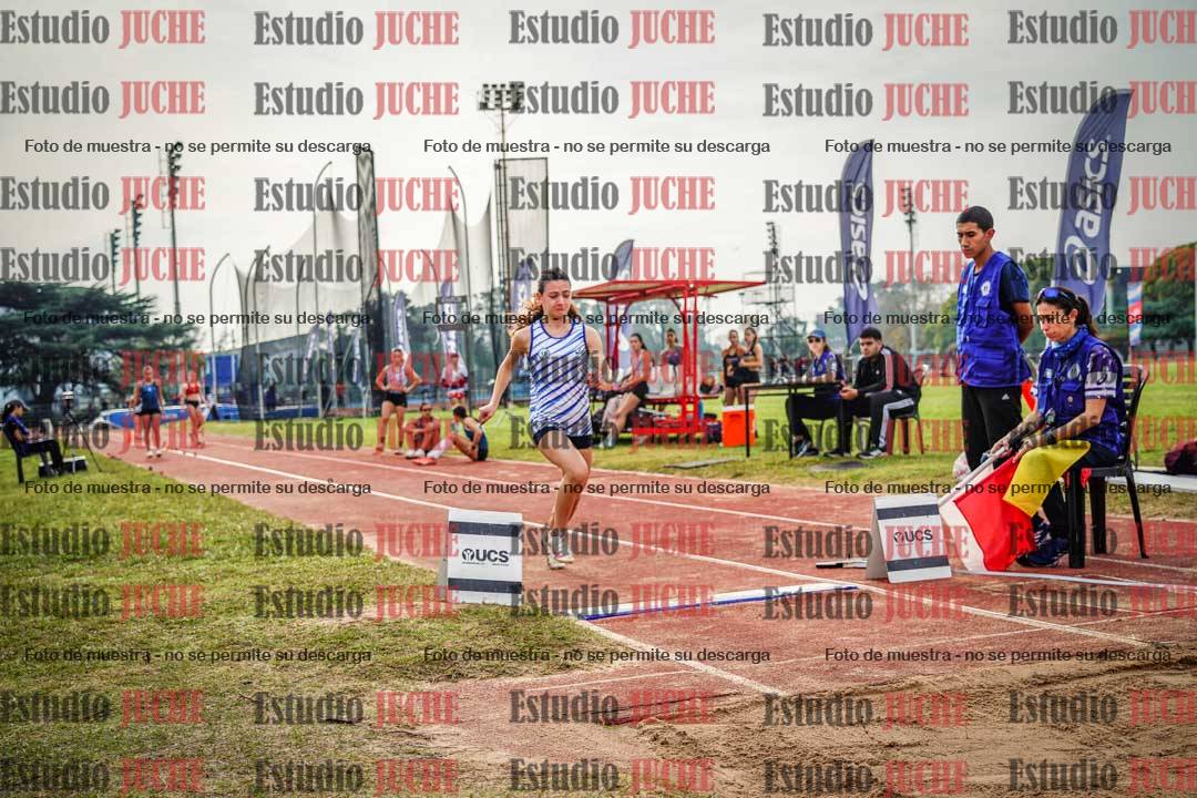 Fotos del salto en largo de mujeres