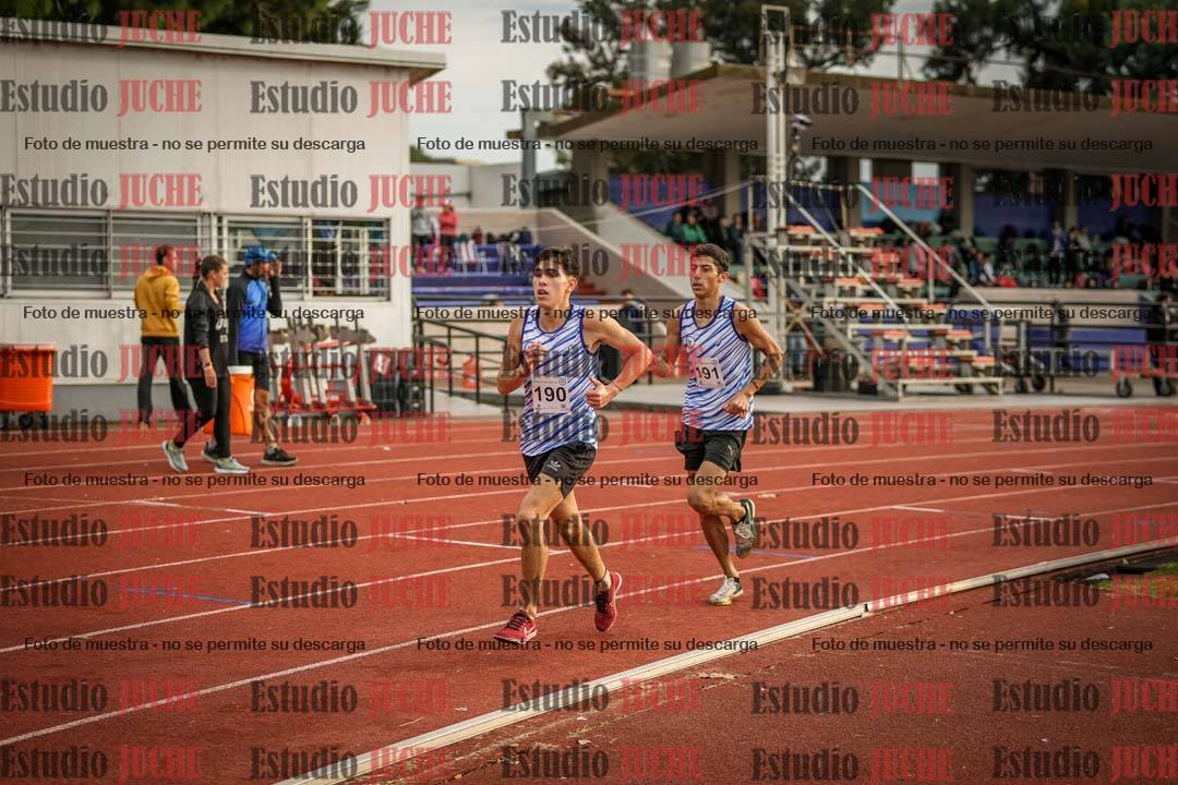 Fotos de los 3000 m con obstáculos de varones