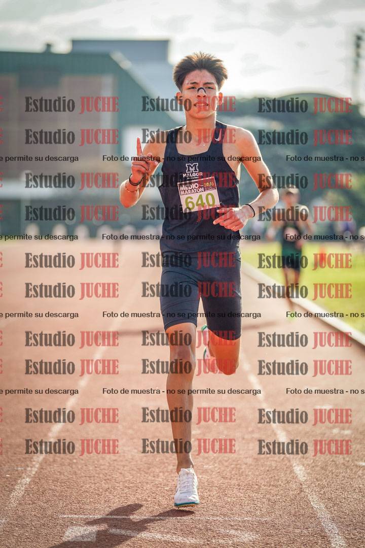 Fotos de los 2000 m con obstáculos de varones