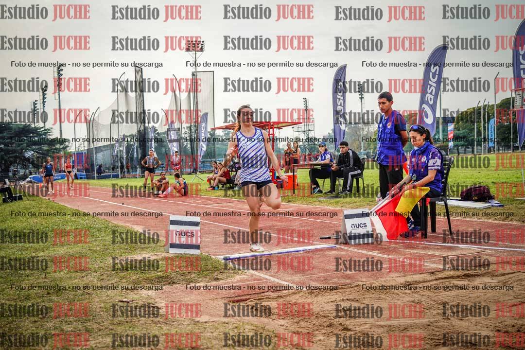 Fotos del salto en largo de mujeres