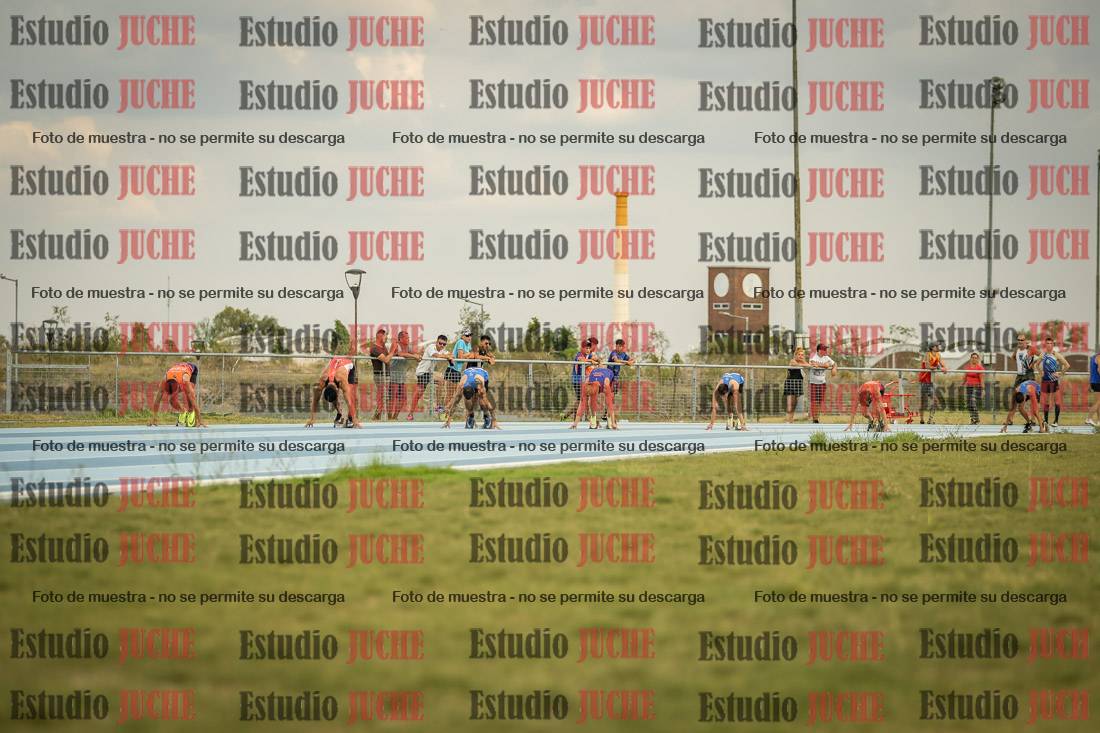 Fotos de los 300 m llanos de varones