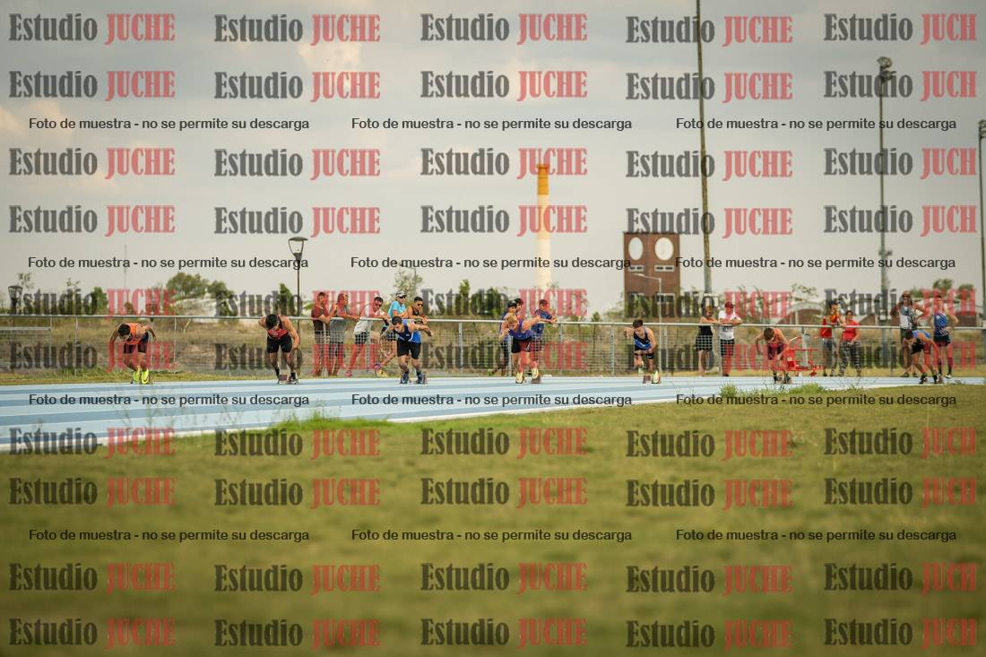 Fotos de los 300 m llanos de varones