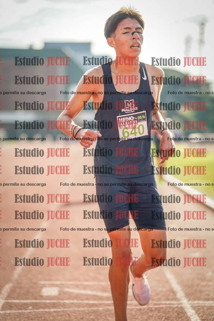 Fotos de los 2000 m con obstáculos de varones