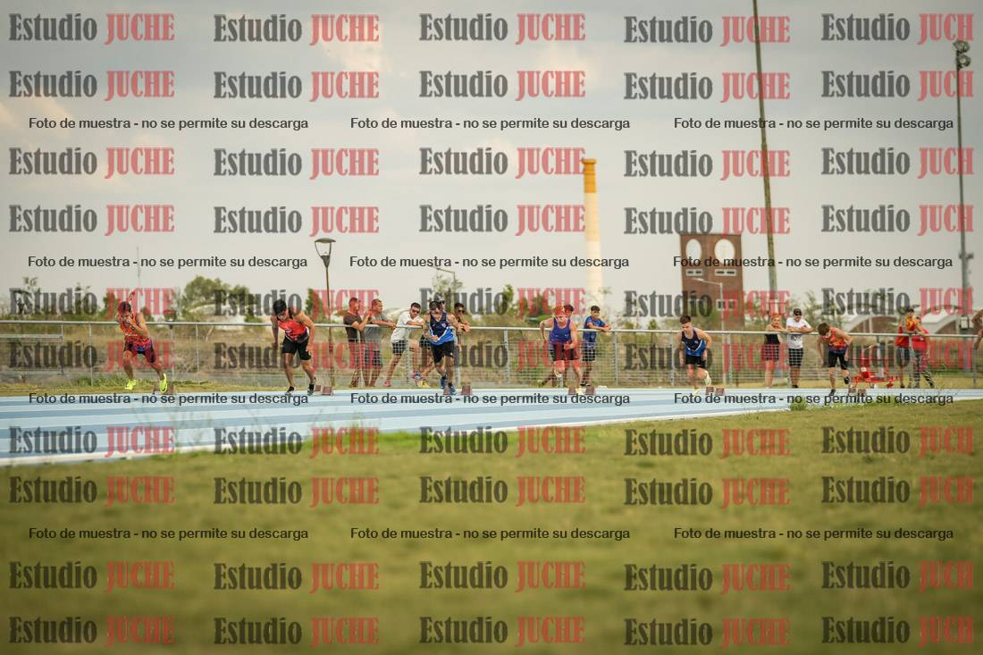 Fotos de los 300 m llanos de varones