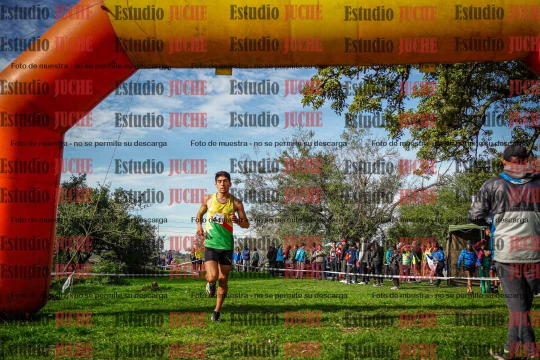 Fotos de la llegada del cross de 4000 m - varones