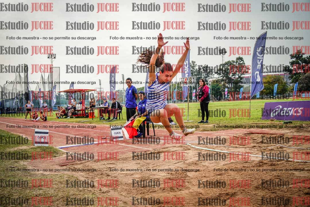 Fotos del salto en largo de mujeres