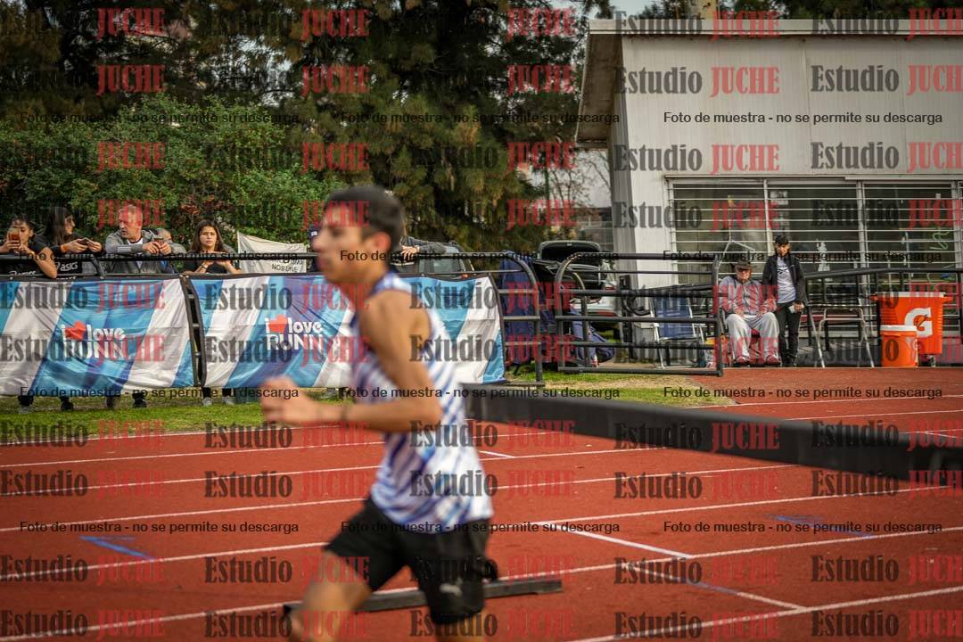 Fotos de los 3000 m con obstáculos de varones