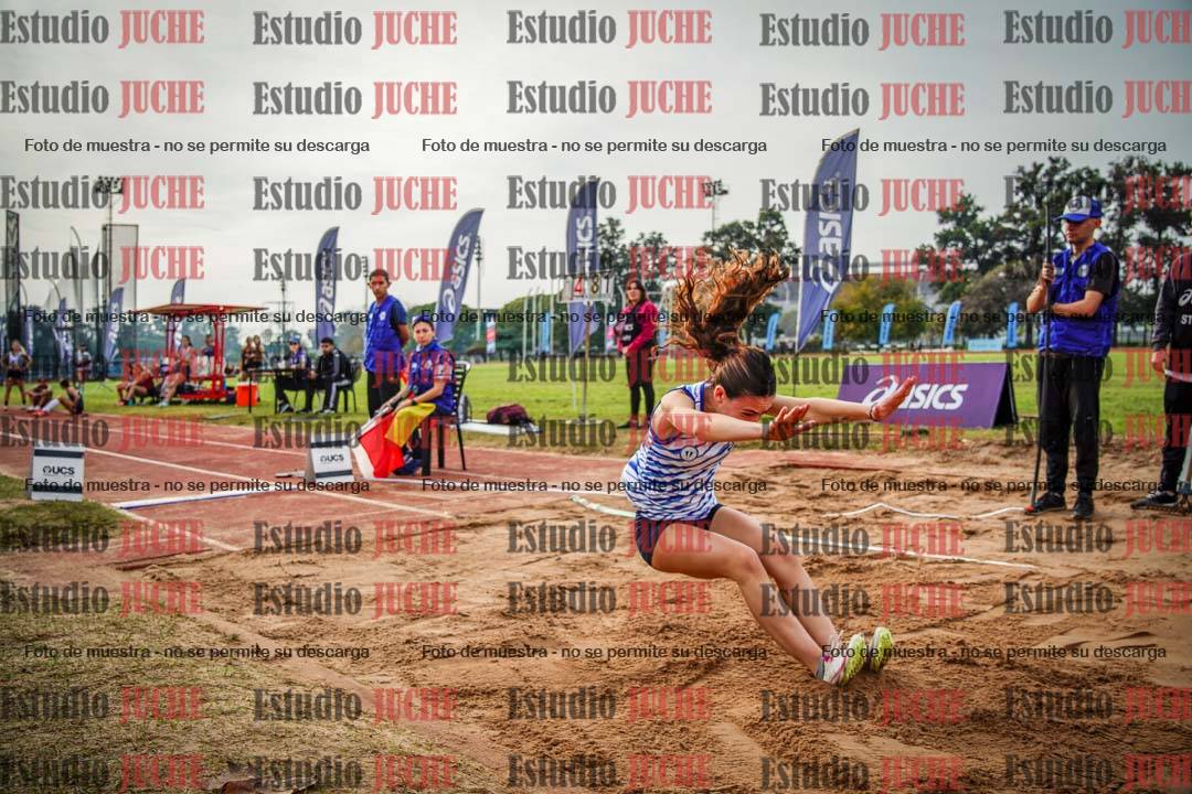 Fotos del salto en largo de mujeres