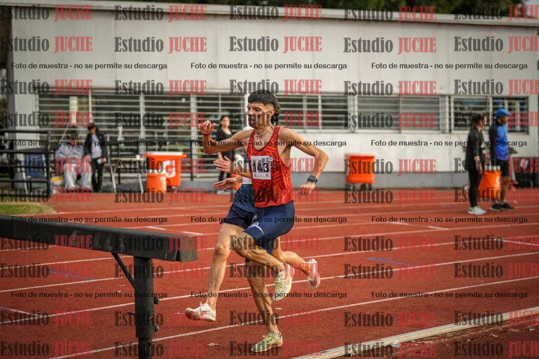 Fotos de los 3000 m con obstáculos de varones