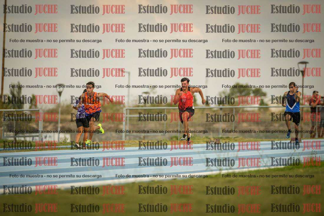 Fotos de los 300 m llanos de varones