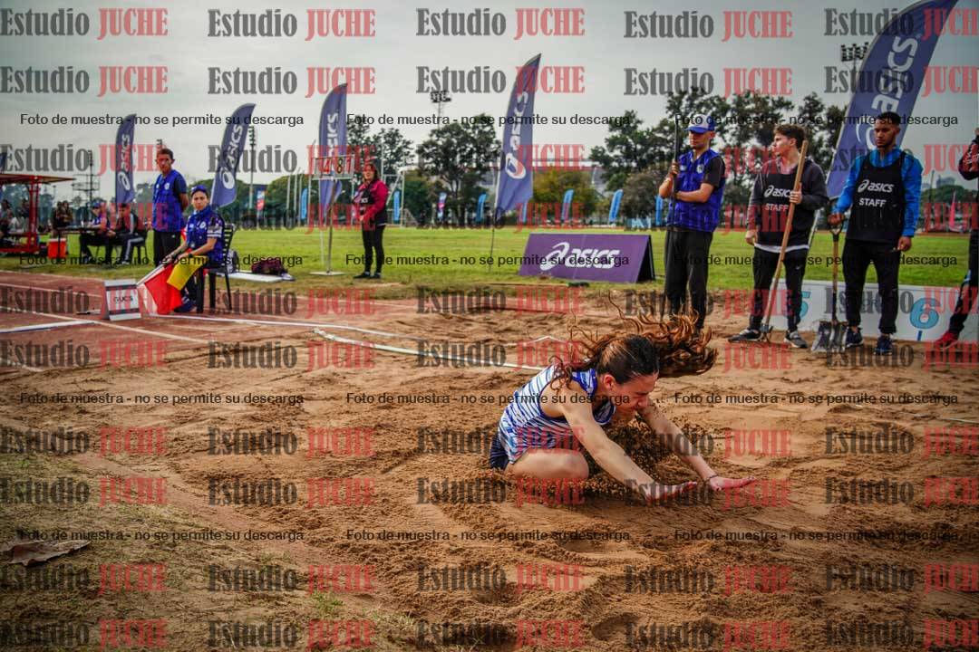 Fotos del salto en largo de mujeres