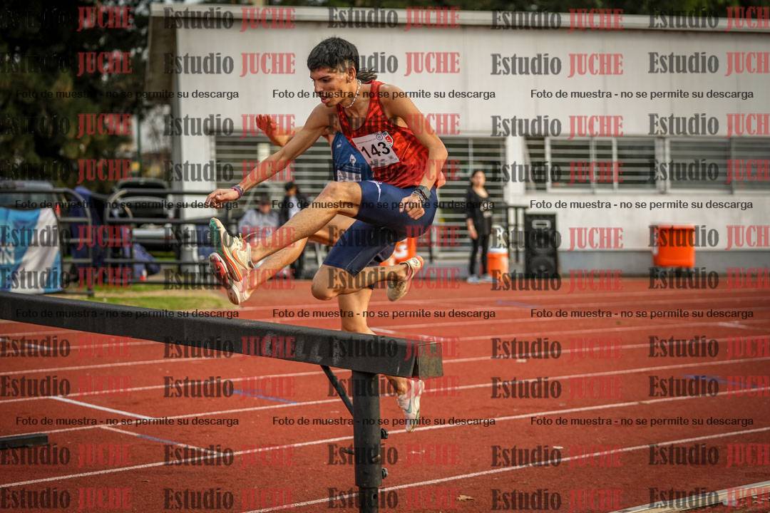 Fotos de los 3000 m con obstáculos de varones