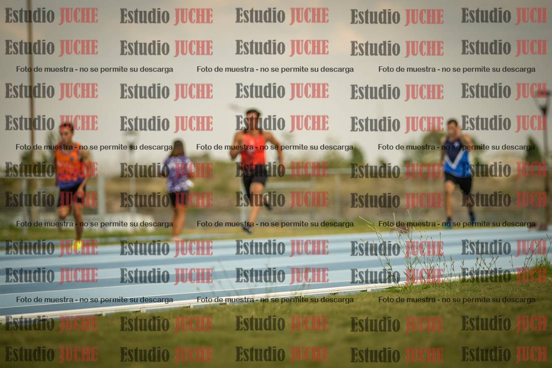 Fotos de los 300 m llanos de varones