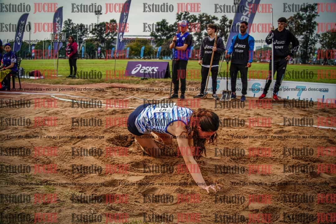 Fotos del salto en largo de mujeres