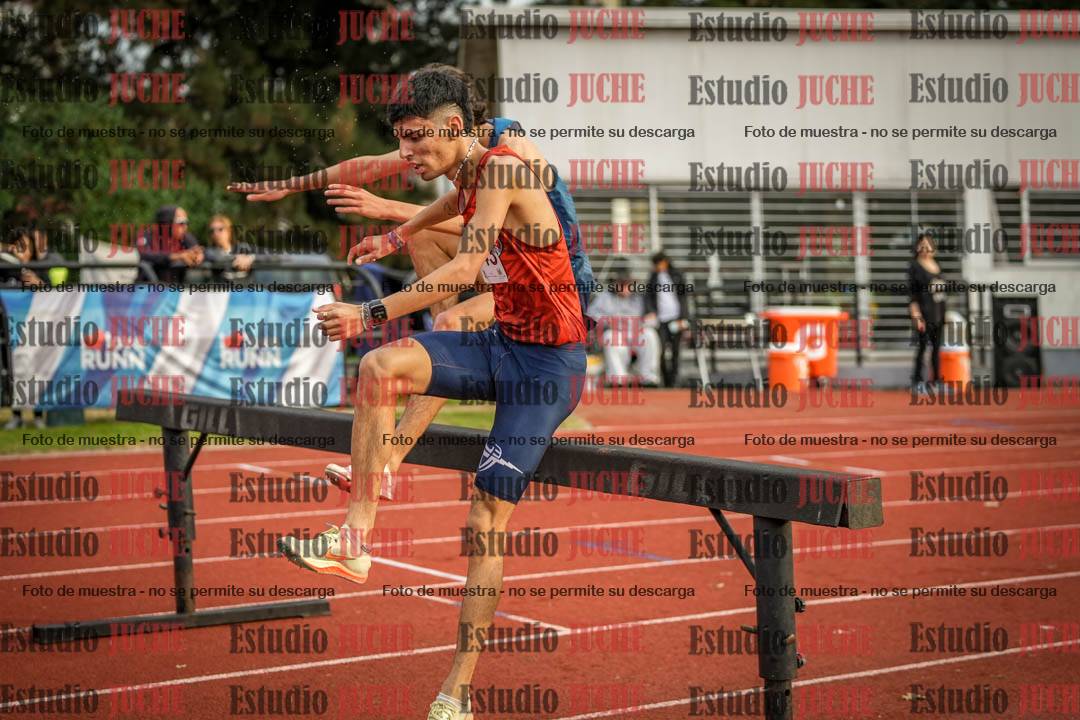 Fotos de los 3000 m con obstáculos de varones