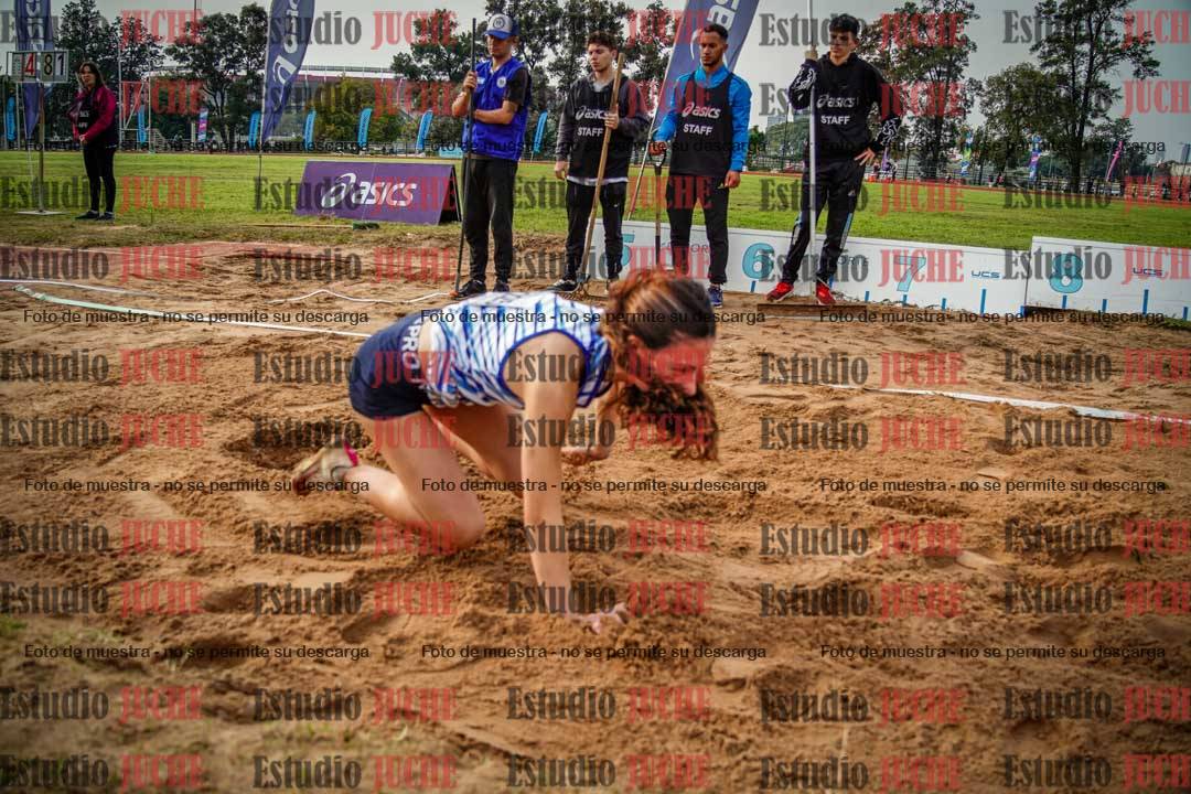 Fotos del salto en largo de mujeres
