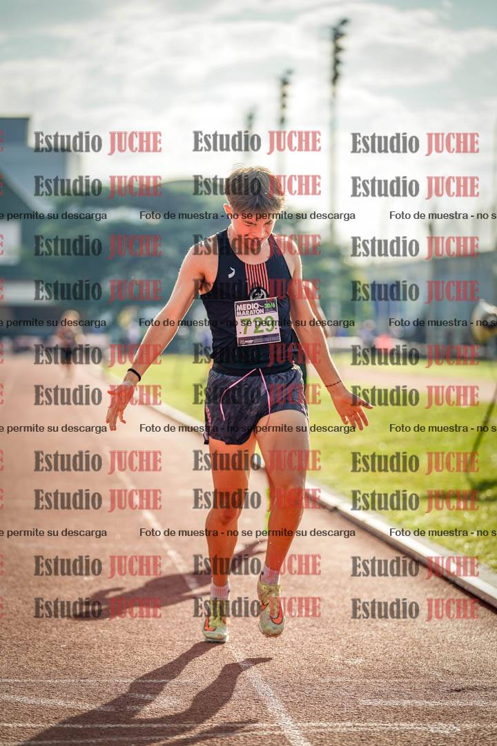 Fotos de los 2000 m con obstáculos de varones