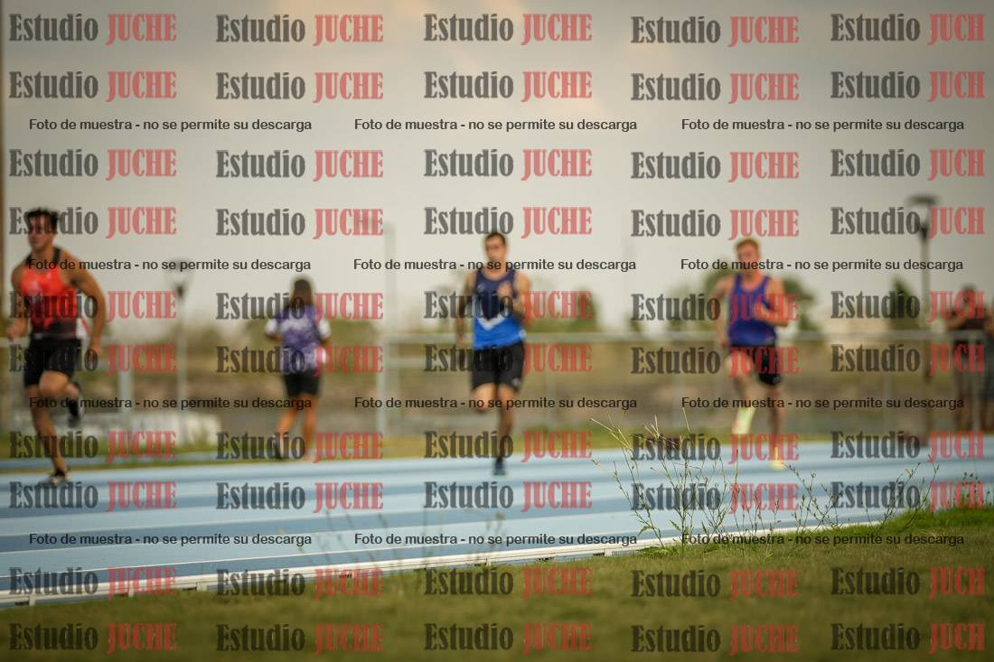 Fotos de los 300 m llanos de varones