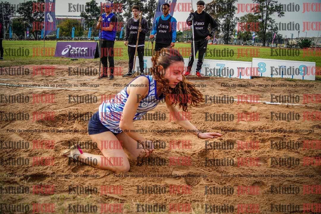 Fotos del salto en largo de mujeres