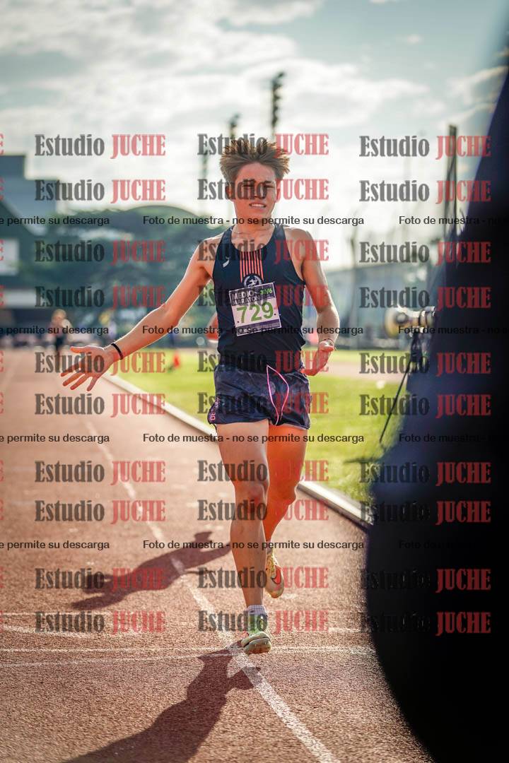 Fotos de los 2000 m con obstáculos de varones