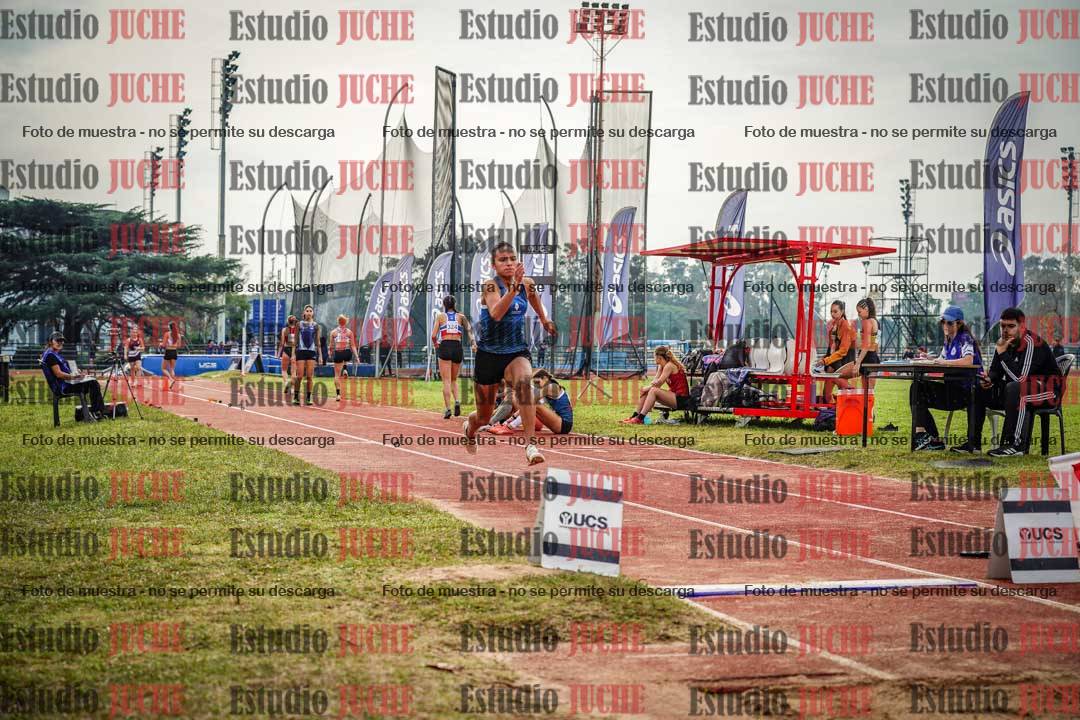 Fotos del salto en largo de mujeres