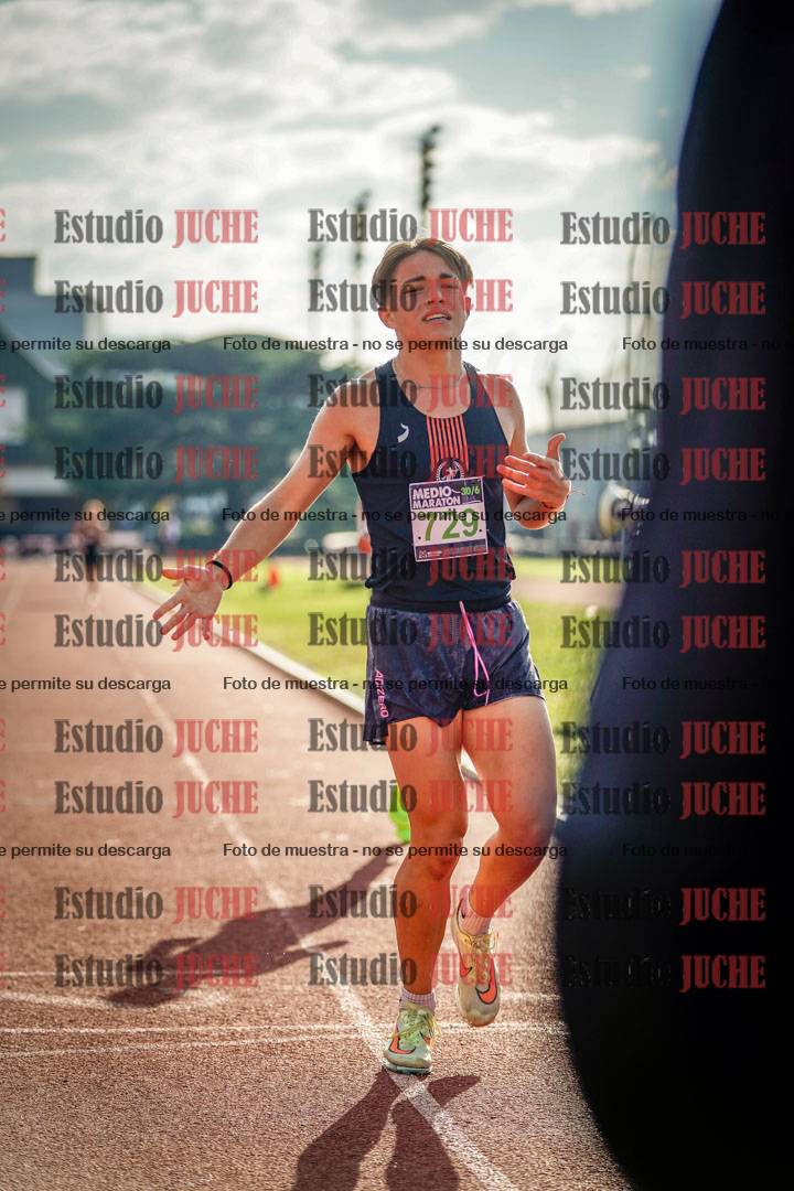 Fotos de los 2000 m con obstáculos de varones