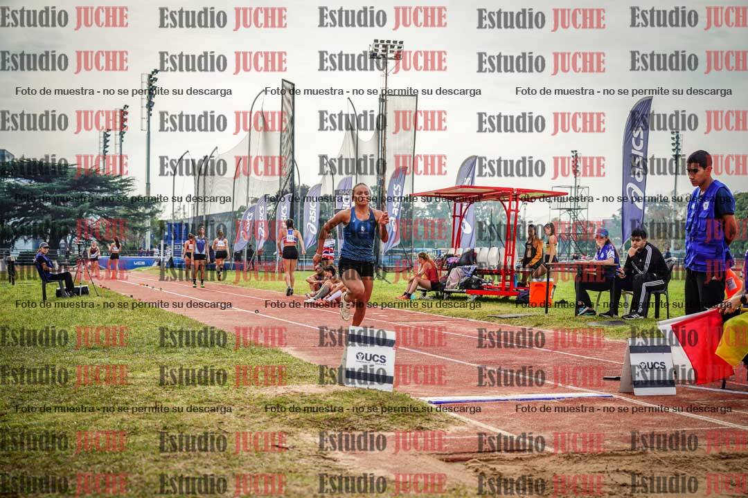 Fotos del salto en largo de mujeres
