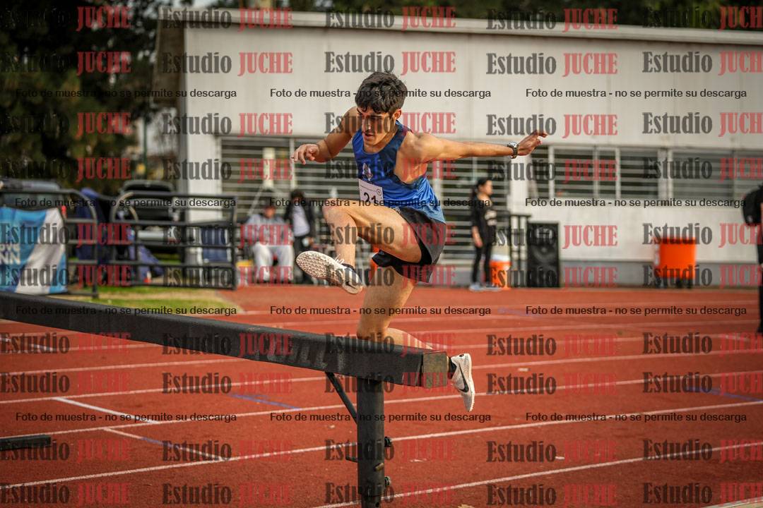Fotos de los 3000 m con obstáculos de varones