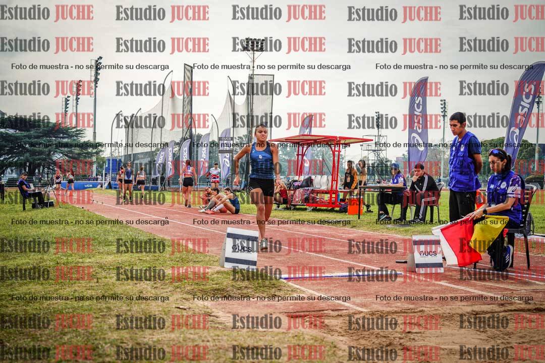Fotos del salto en largo de mujeres