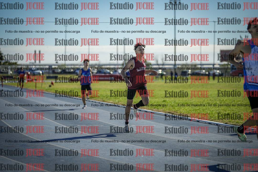 Fotos de los 400 m con vallas de varones