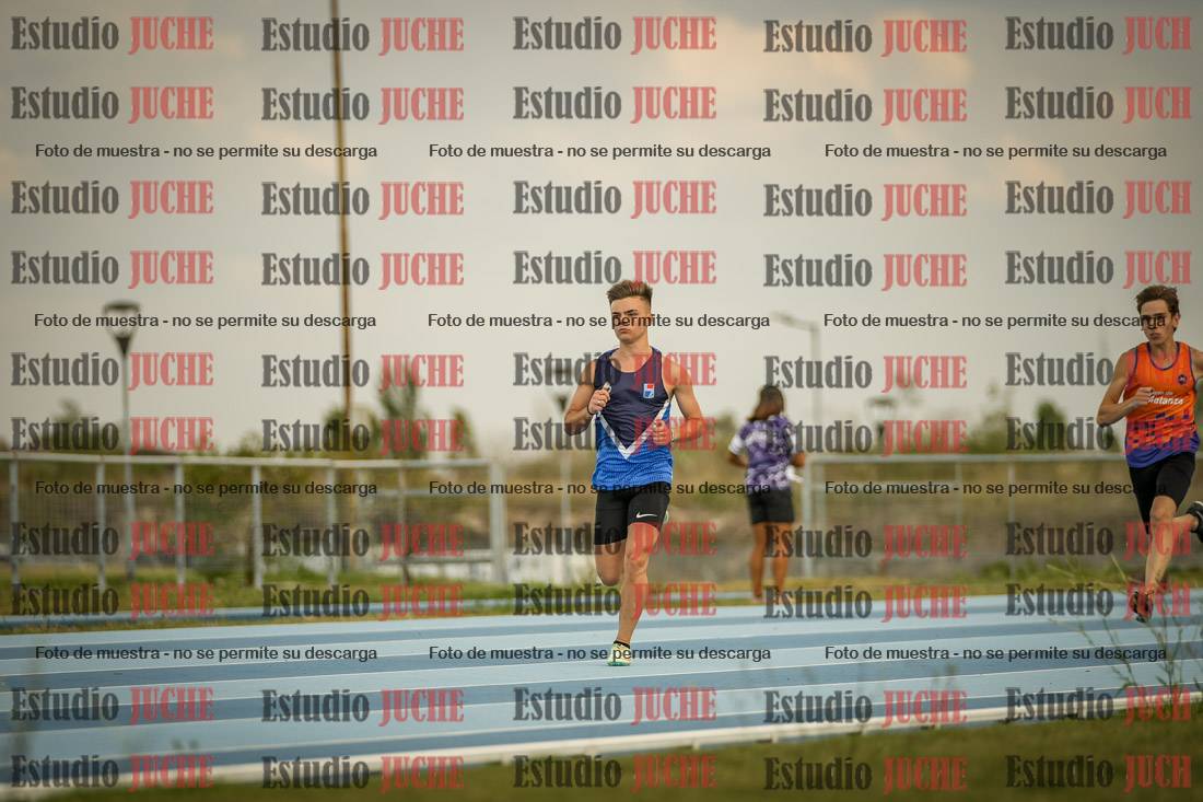 Fotos de los 300 m llanos de varones