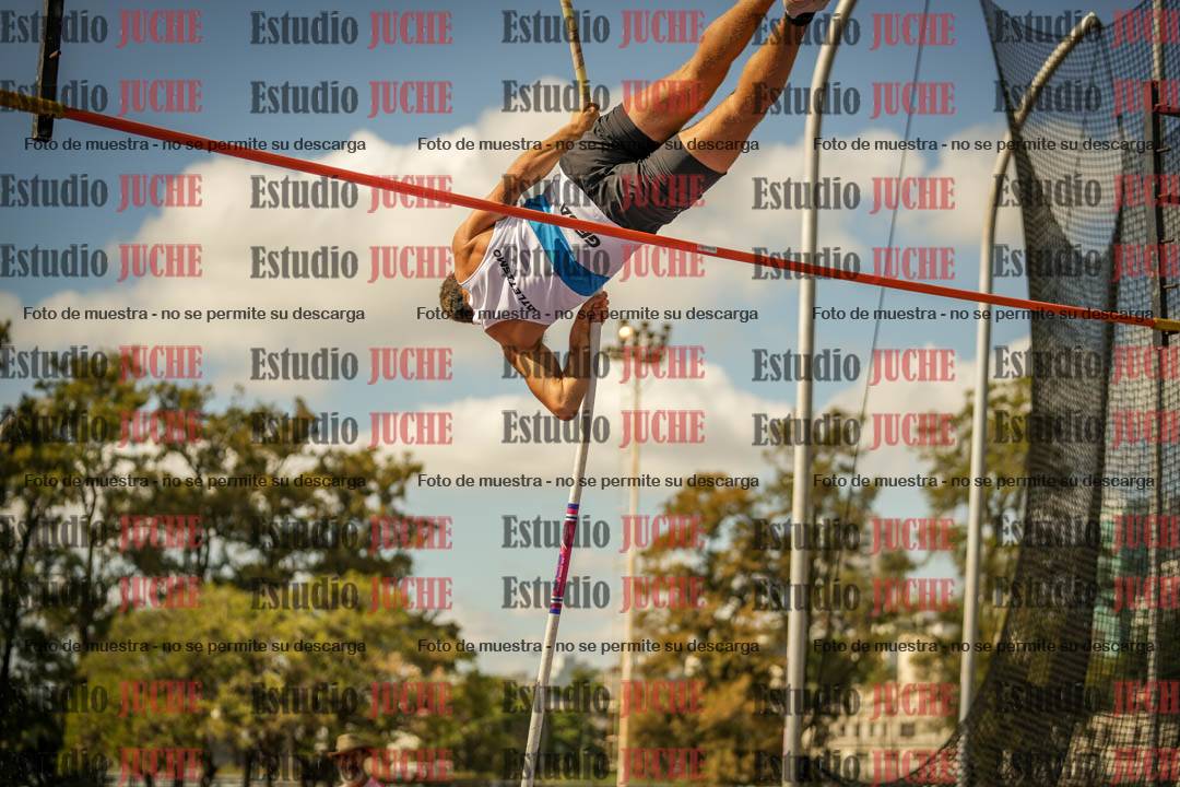 Fotos del salto con garrocha de mujeres y varones