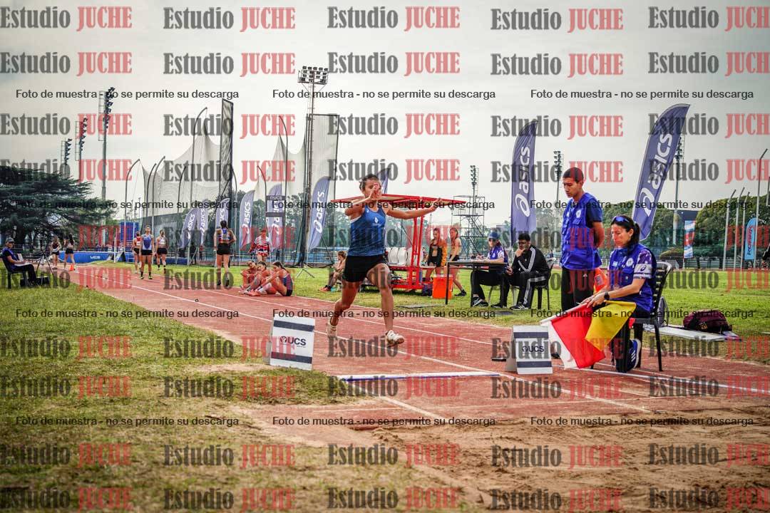 Fotos del salto en largo de mujeres