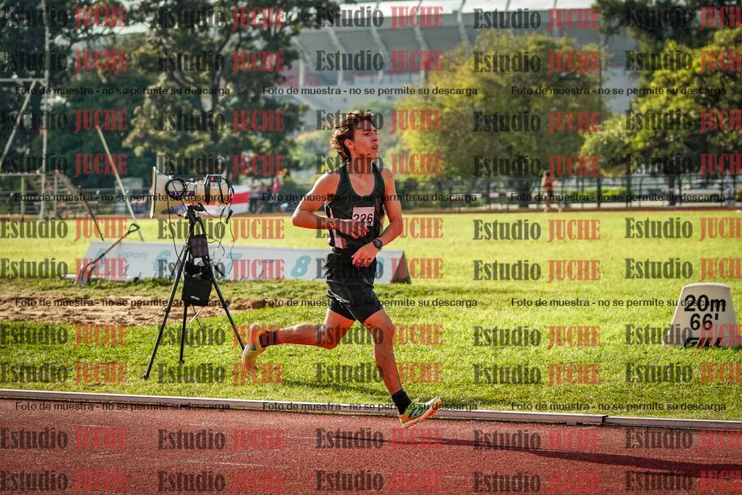 Fotos de los 2000 m con obstáculos de varones