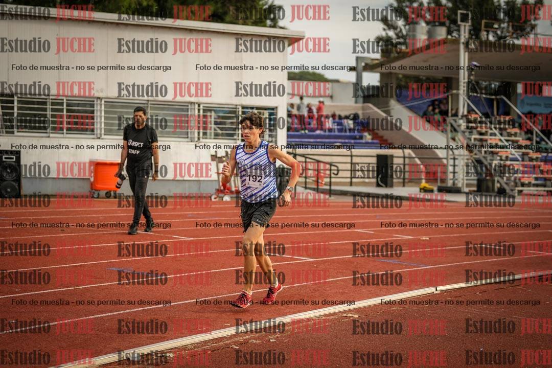 Fotos de los 3000 m con obstáculos de varones