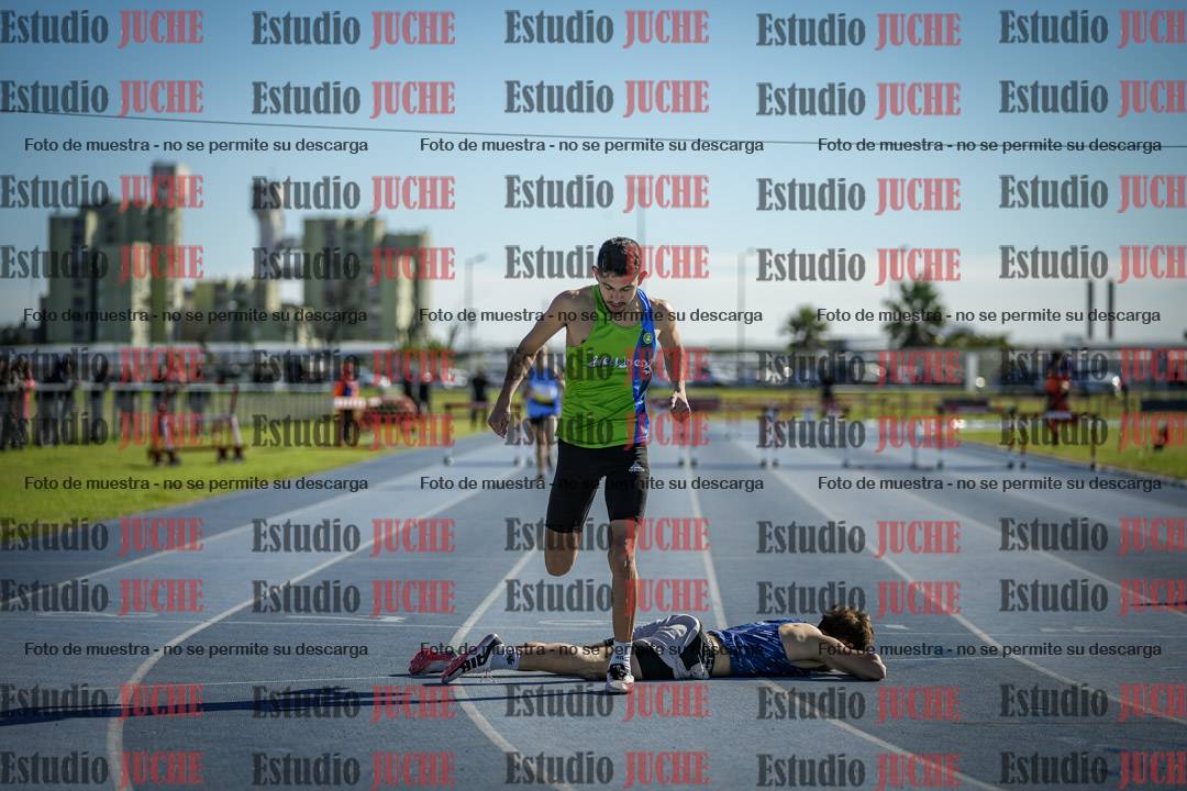 Fotos de los 400 m con vallas de varones
