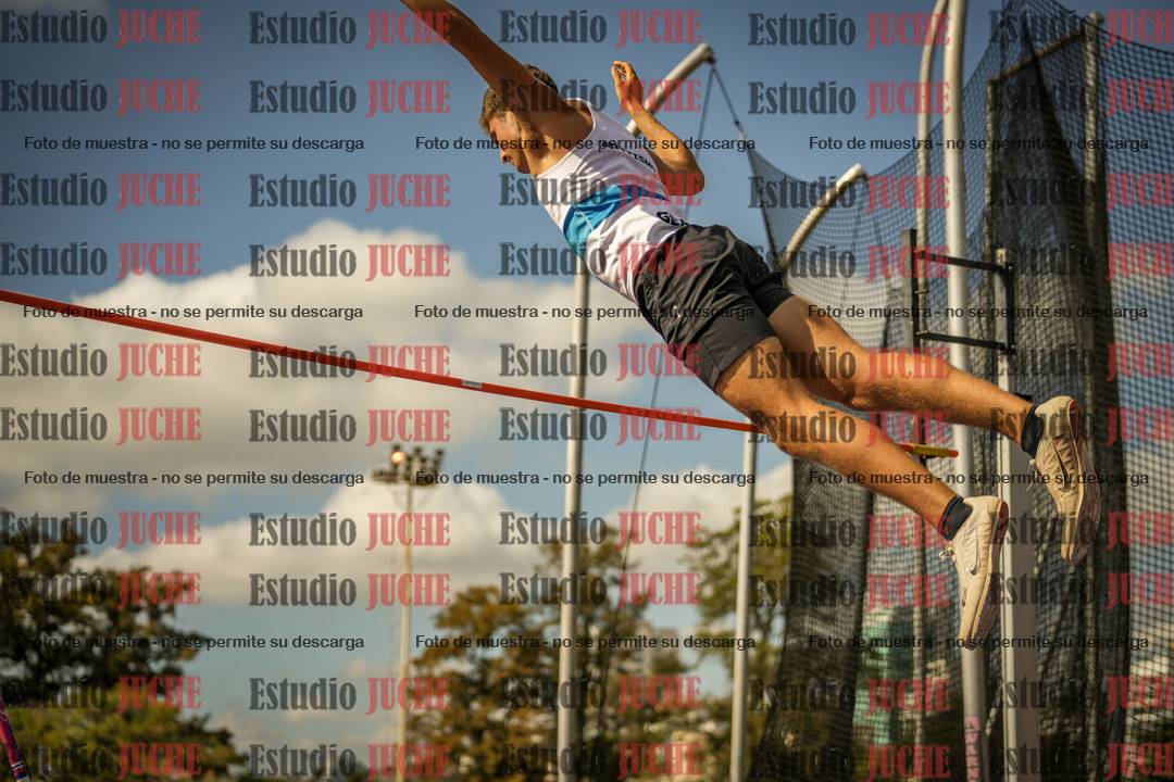 Fotos del salto con garrocha de mujeres y varones