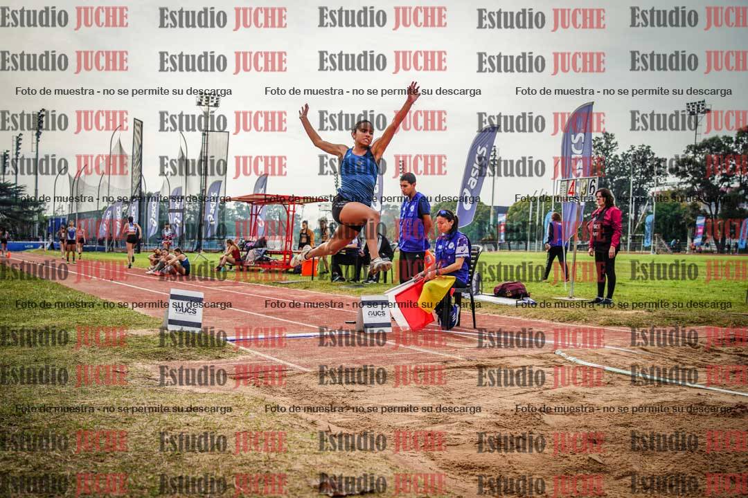 Fotos del salto en largo de mujeres