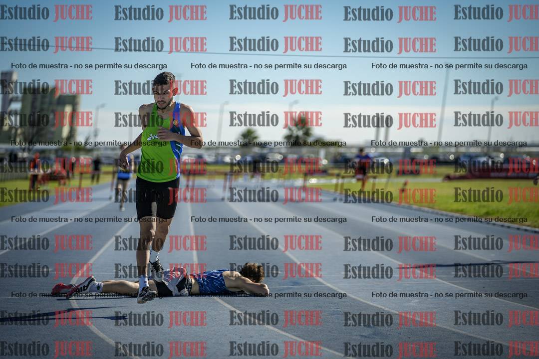 Fotos de los 400 m con vallas de varones