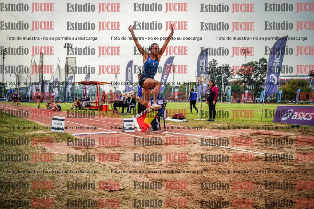 Fotos del salto en largo de mujeres