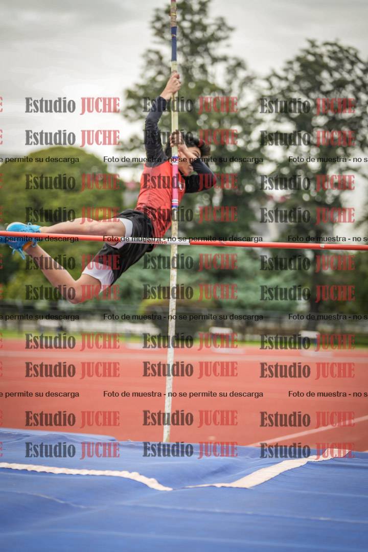 Fotos del salto con garrocha de varones - decatlón 8