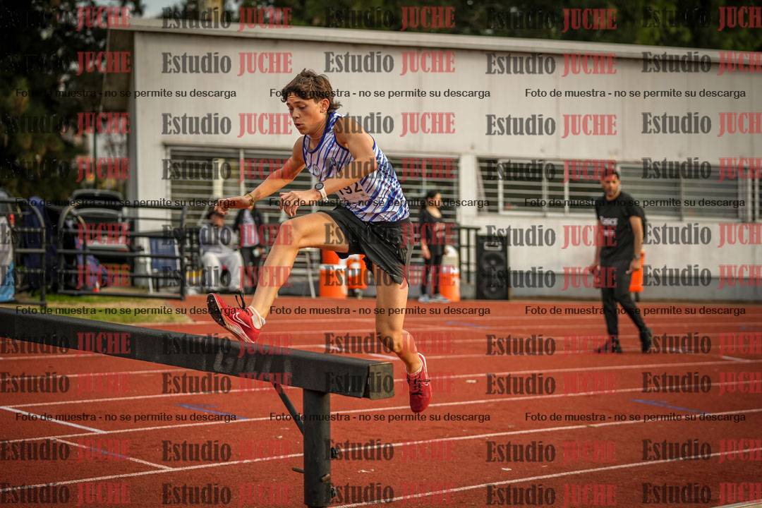 Fotos de los 3000 m con obstáculos de varones