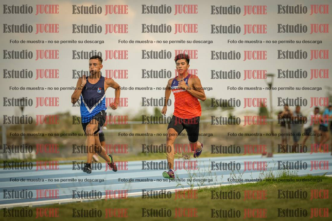 Fotos de los 300 m llanos de varones